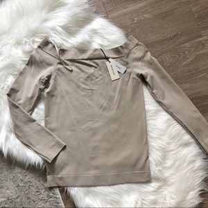 Aritzia Babaton off the shoulder top (M/L) NWT